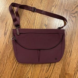 Lululemon messenger bag :: brand new! Never used!